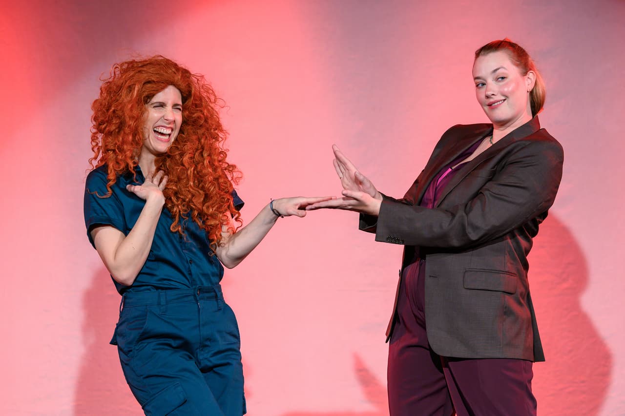 KK Apple and Kerry Ipema performing Six Chick Flicks live